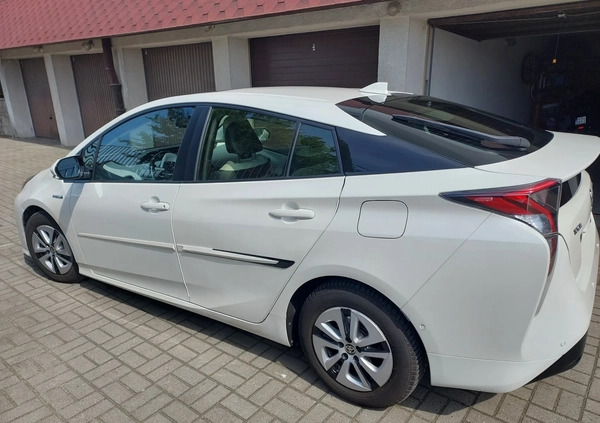 Toyota Prius cena 63000 przebieg: 90000, rok produkcji 2017 z Toruń małe 596